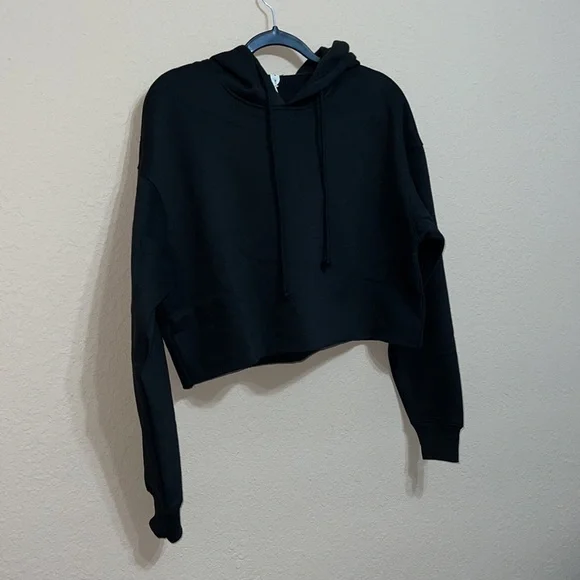 Amazhiyu Women's Cropped Hoodie - Picture 6 of 9